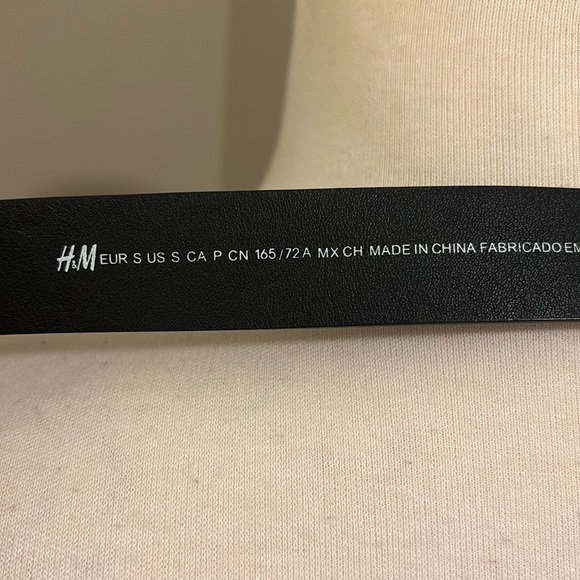 H&M Leather Like Front Elastic Rear Hook Closure Gold Bucket Belt Size Small - Picture 5 of 5